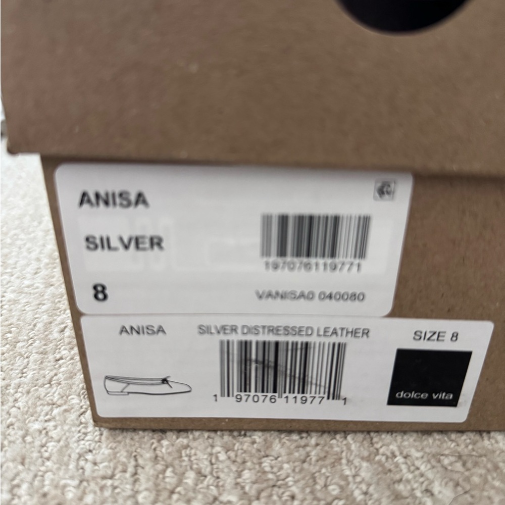 Dolce Vita Metallic Silver flats - never worn! - Picture 3 of 4